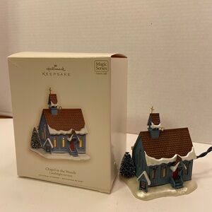 2007 Hallmark Keepsake Chapel in the Woods Candlelight Services Magic Series